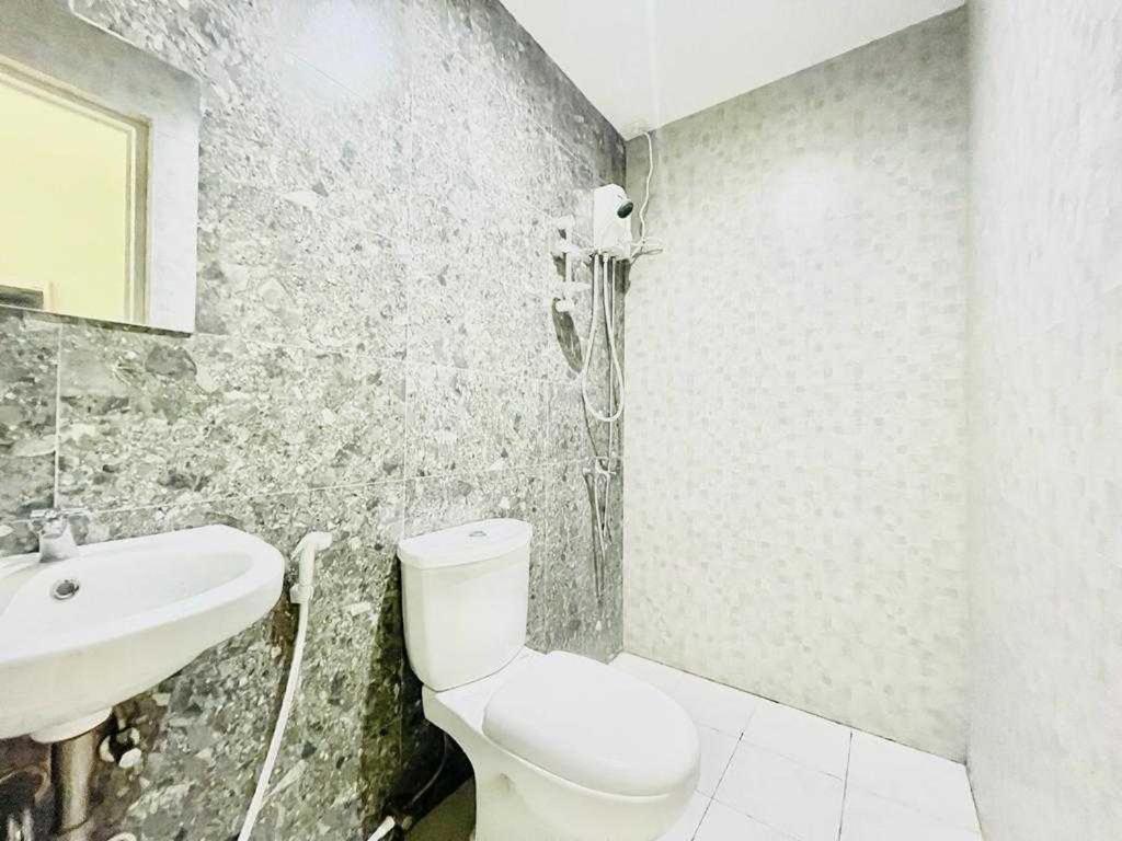 Oyo 1008 Armond Bed And Breakfast Мактан Экстерьер фото